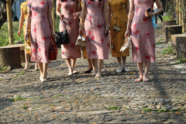 走在归家的路上。