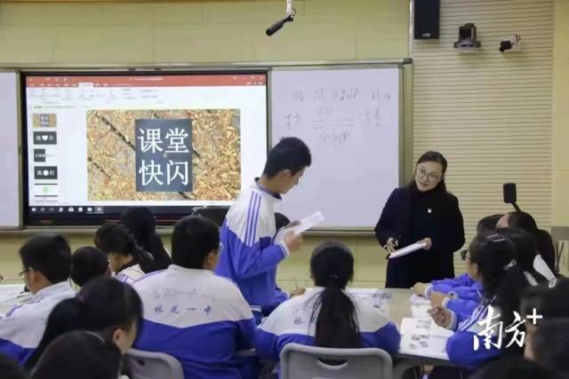 黃夢華在林芝一中開展智慧教學(xué)綜合探究公開課 