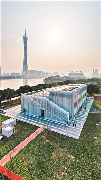 变电站与猎德大桥、广州塔相映生辉。