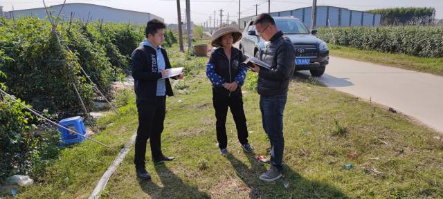 工作队走访了解种植户情况。