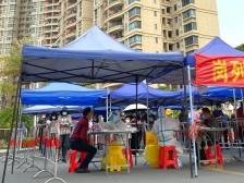 家住管控区医生，就地上岗成为防疫“生力军”