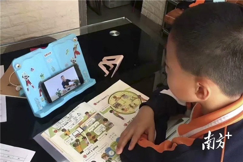 线上教学“不打折”。孙俊杰摄 线上教学“不打折”。孙俊杰摄