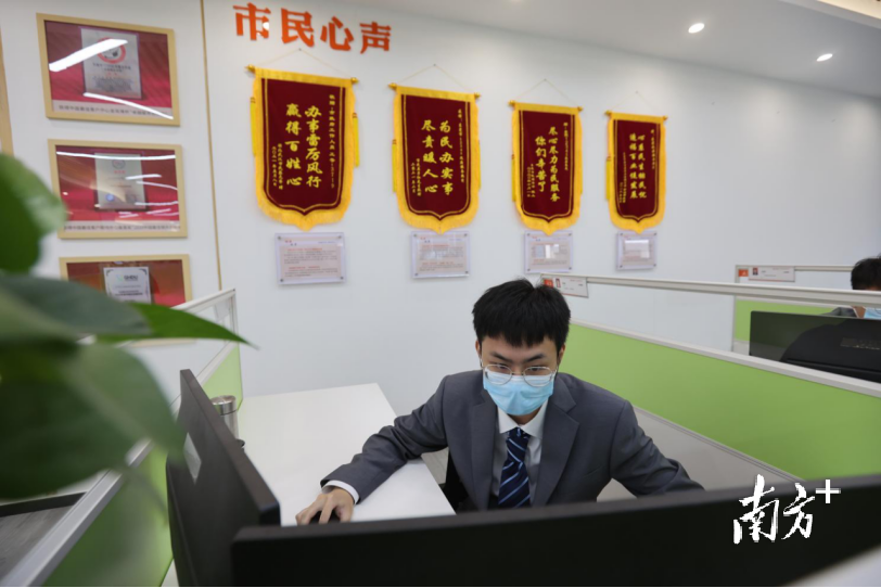 “有人打就有人接，有人接就有人办。”热心肠的“热线人”日夜守护。