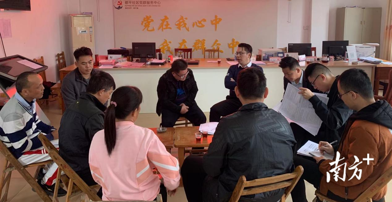 研究合作社工作场景。