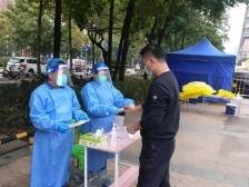 坪地夫妻档，抗“疫”显担当：有困难，找坡哥！