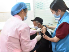 湛江徐闻105岁老人主动接种新冠疫苗