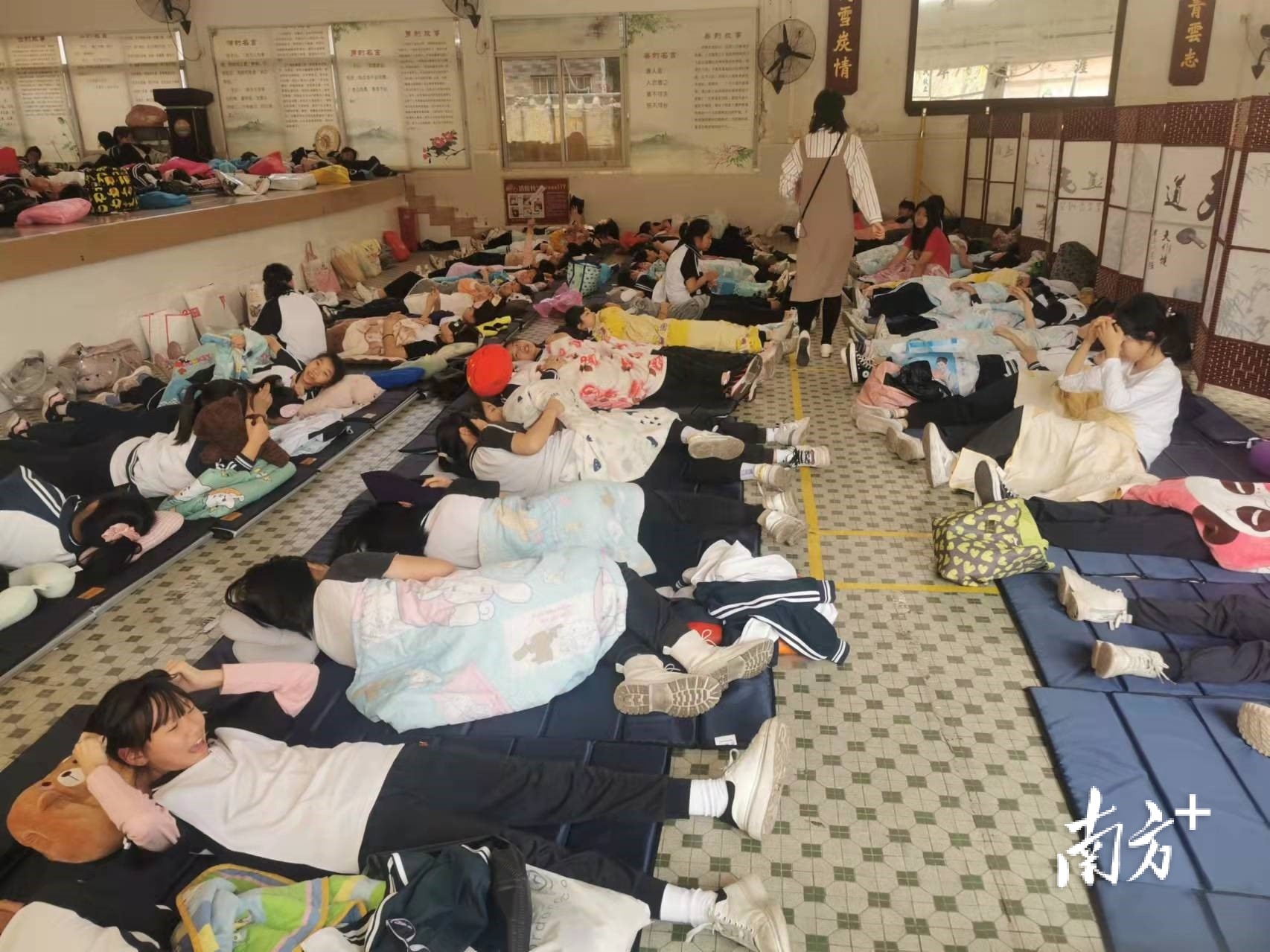 世界睡眠日为这些努力让学生躺着睡的顺德公办小学点赞