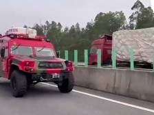 南方视频｜广东消防紧急赶赴东航客机坠毁现场增援