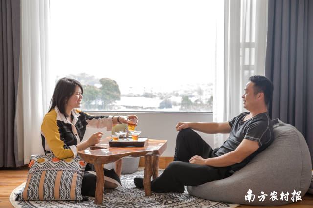 邱稳庄（右）和爱人钟倩敏（左）。南方农村报 吴秒衡 拍摄