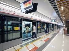 高峰间隔压缩至3分钟内，深圳地铁全网运营服务恢复