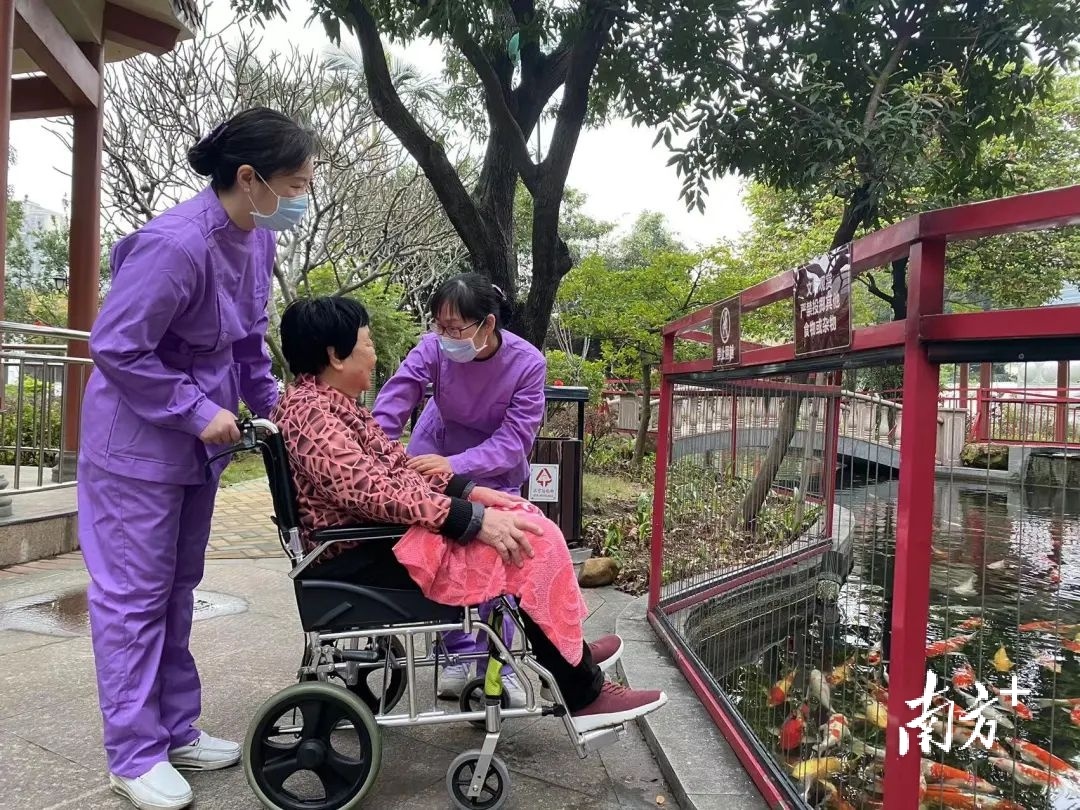 天福养老社区推行标准化服务。