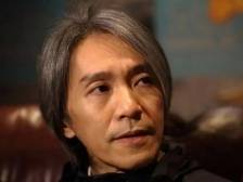 周星驰怒斥外国机师冷血言论，为东航空难深感痛惜