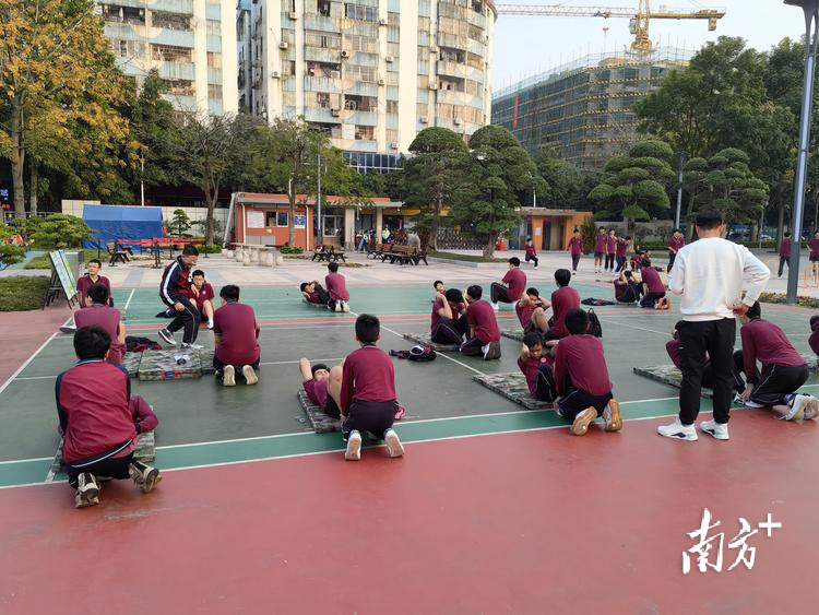 顺德养正学校学子正在进行体育训练。校方供图