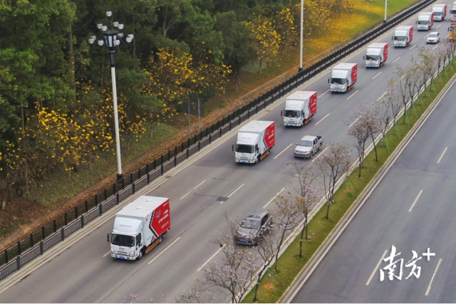 极飞移动服务站驶向全国各地，助力春耕。
