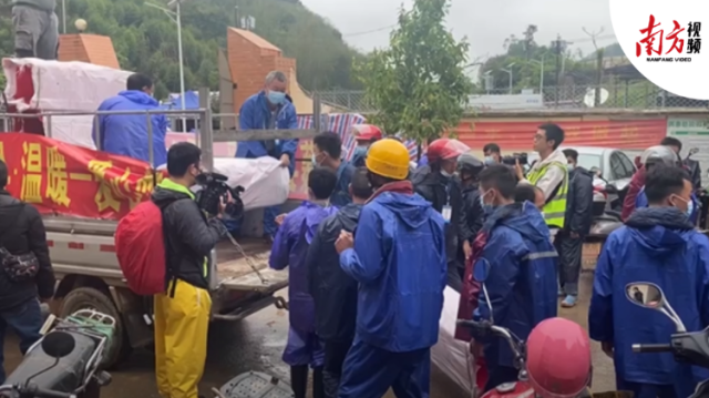 南方拍客|东航坠机第四日，有大批物资送来救援