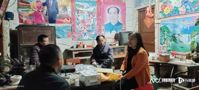 官圩镇主要领导走访防返贫监测户，了解其工作、家庭和生活情况，送上党委政府的慰问和鼓励。