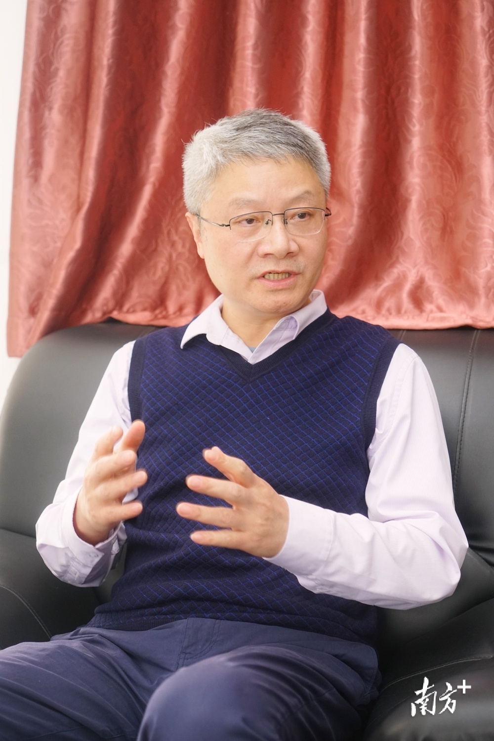 喻立接受南方日报、南方+记者专访。梁素雅 摄 喻立接受南方日报、南方+记者专访。梁素雅 摄