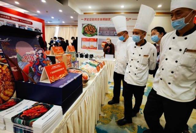 广东预制菜请来粤菜师傅坐镇 图/许悦