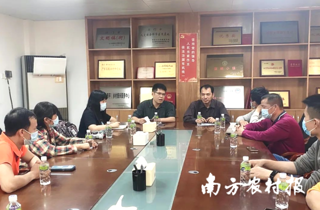 五邑红电商团队与恩平牛江镇农业部门领导举行座谈会。