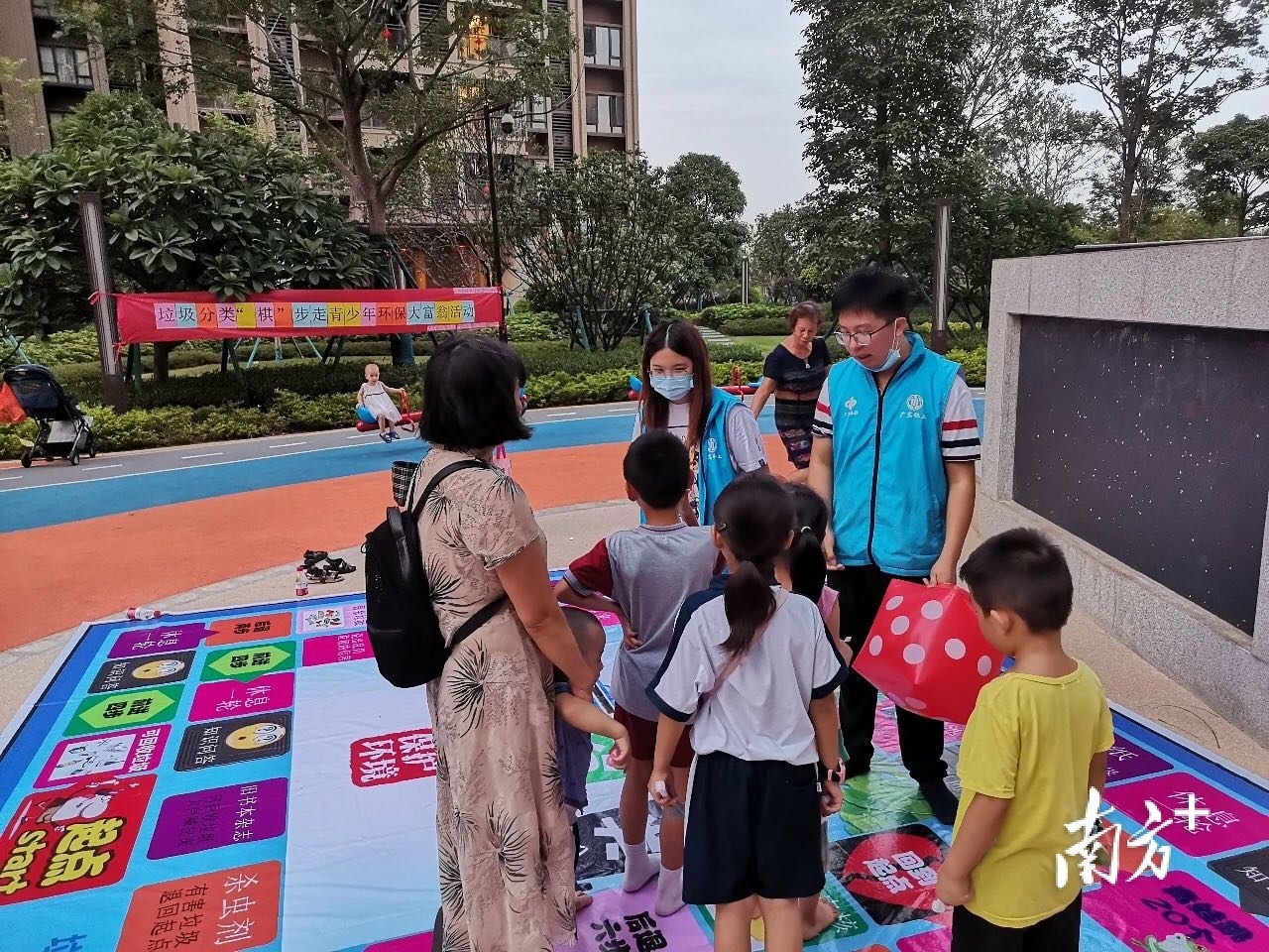 沥雅社区动员小区居民开展以“垃圾分类”为主题的志愿服务。沥雅社区供图 沥雅社区动员小区居民开展以“垃圾分类”为主题的志愿服务。沥雅社区供图