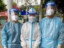 美好家园 共同守护丨一家三口齐上阵，白蓝红三色为抗疫添彩