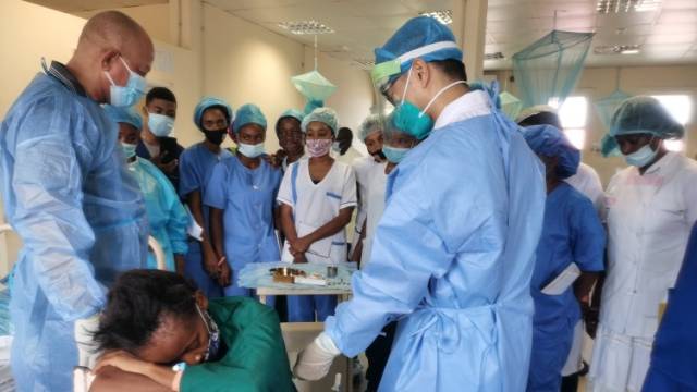 援非日记31|西班牙语授课！我在非洲开设临床技能小课堂