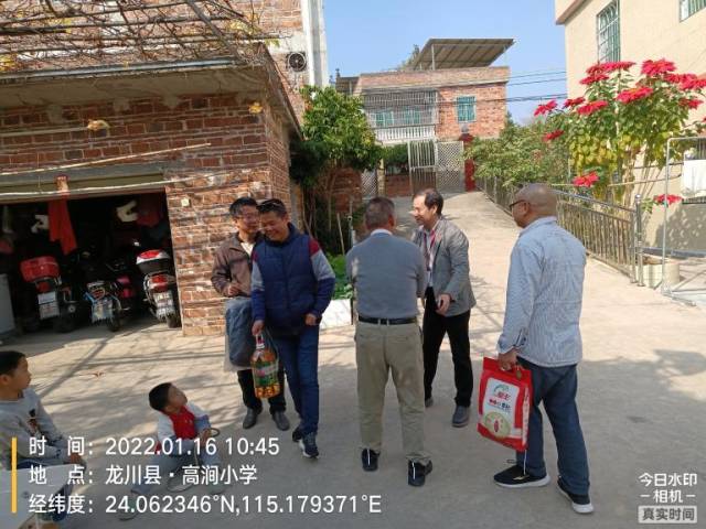 工作队走访佗城镇脱贫户