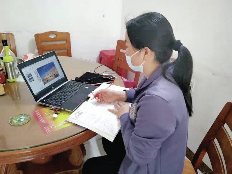 教师在线上备课。 高要区教育局供图