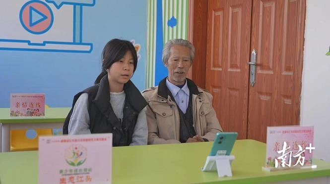 “亲情连线”平台免费提供连线服务,让家人实现线上“云团圆”。 “亲情连线”平台免费提供连线服务,让家人实现线上“云团圆”。