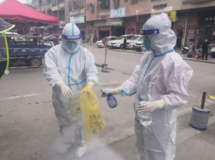 对场所进行环境采样和消杀。 对场所进行环境采样和消杀。