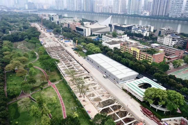 挑戰地鐵十二號線二沙島站位於越秀區珠江中心二沙島的廣州發展公園內