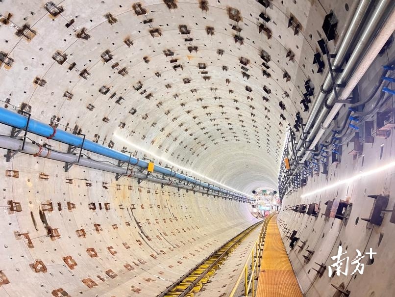 前海湾水下40米深处,妈湾跨海通道盾构机正向前掘进。 前海湾水下40米深处,妈湾跨海通道盾构机正向前掘进。