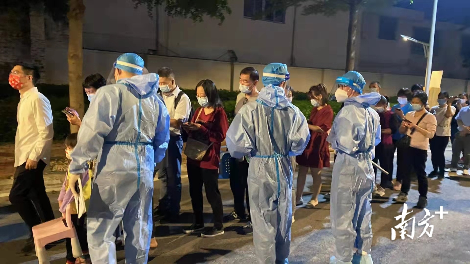 广东众联万家教育科技有限公司党支部成立后旋即组建志愿者队伍支援基层。通讯员供图