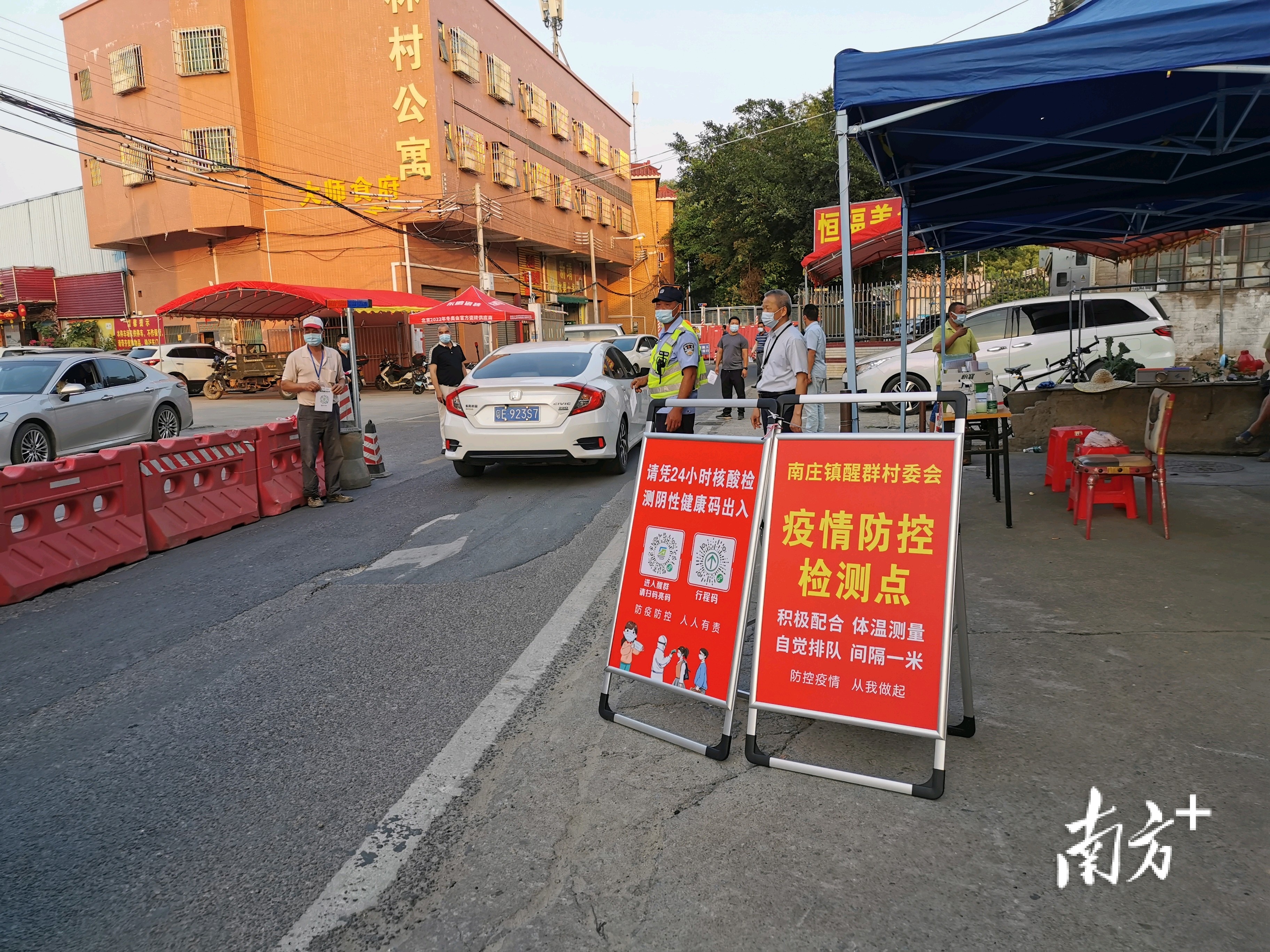 醒群村围合管理有序进行。受访者供图