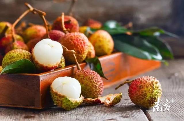 甜蜜多汁的荔枝。