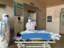 救护车5分钟抵达！广州管控区里诞下新生儿