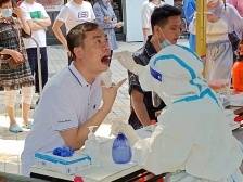 现场直击|广州白云管控区再细分，小单元内居民生活如何？