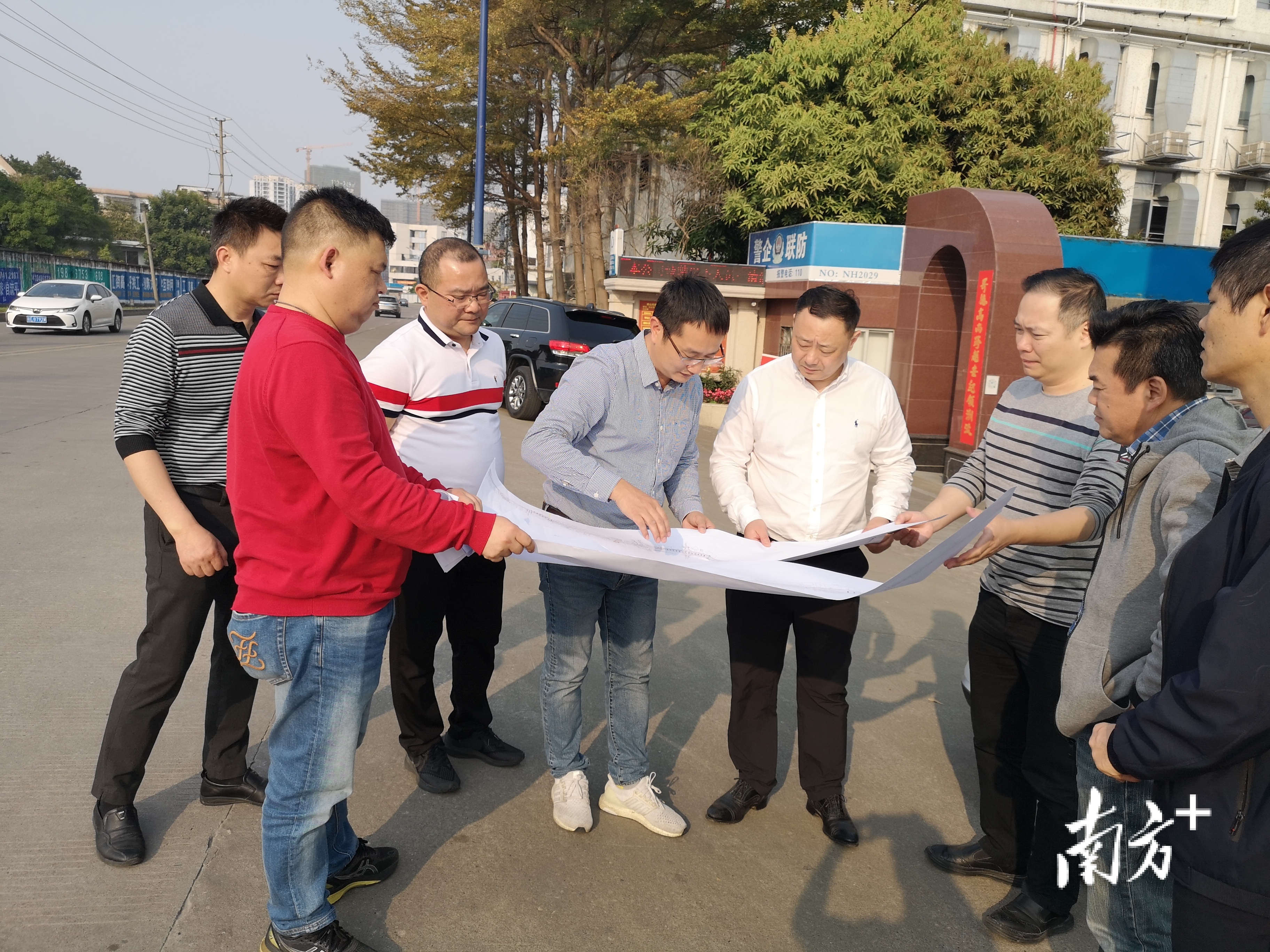 2月16日,南海组织相关部门到九江镇调研重点项目征拆工作情况,逐一对项目征拆难点进行分析,提出意见和建议。 2月16日,南海组织相关部门到九江镇调研重点项目征拆工作情况,逐一对项目征拆难点进行分析,提出意见和建议。