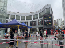 广州白云管控区细化管理首日见闻｜我在封控管控区