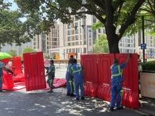 现场直击丨白云区部分区域调整为防范区，白云大道南部分地区开始拆除水马档板