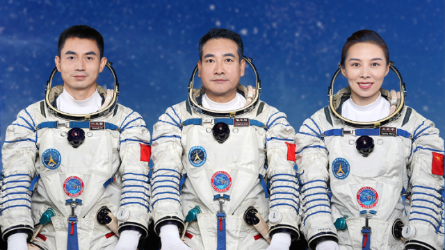 神舟十三号载人飞船返回舱成功着陆！