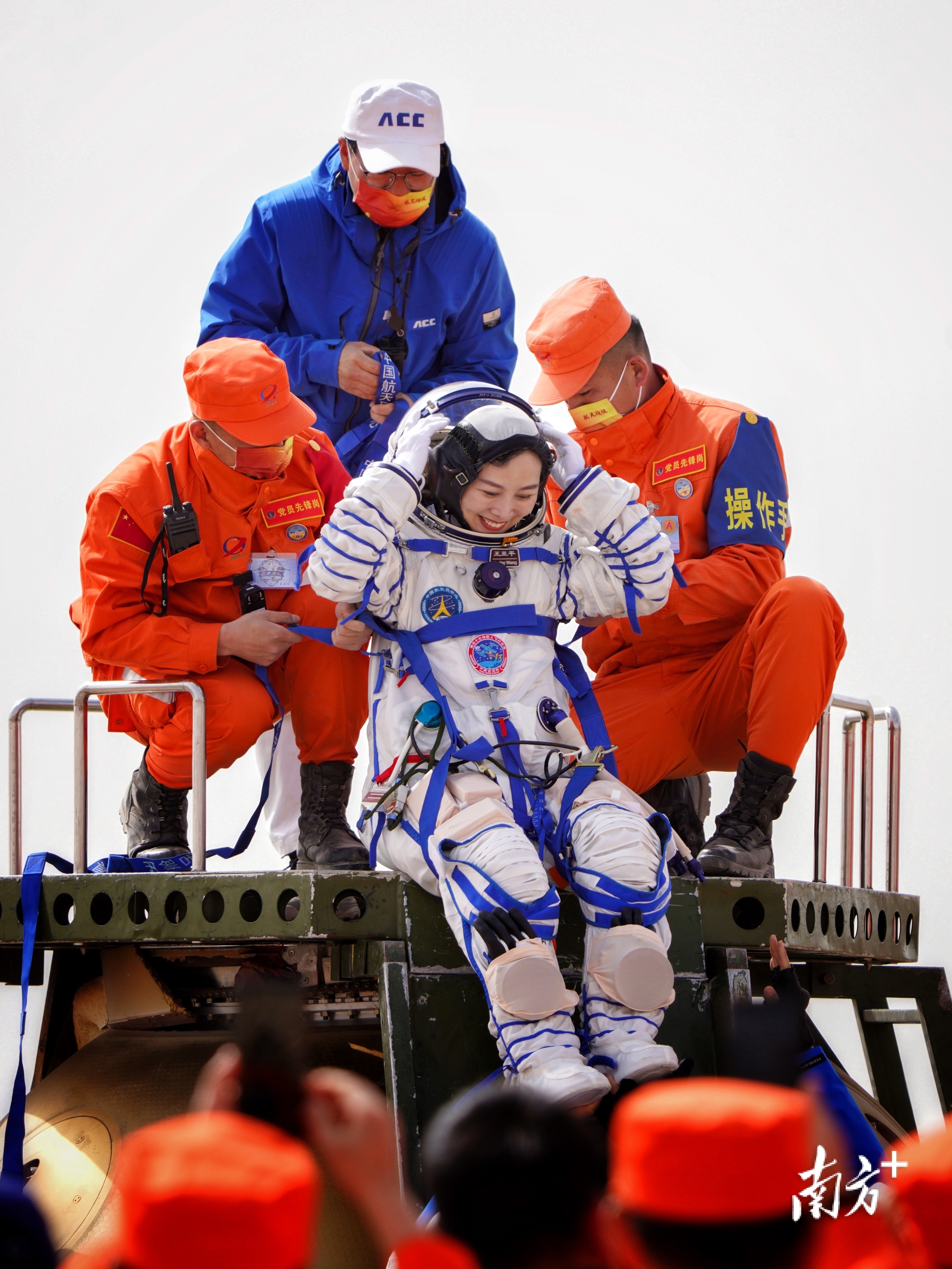 中国航天员出舱照片图片