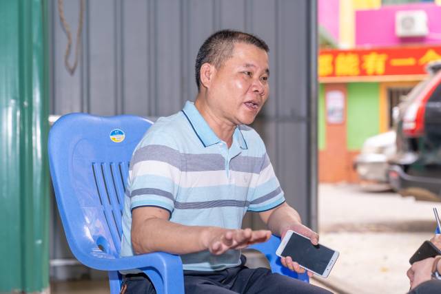 覃斗镇农业农村服务中心副主任邓妃建