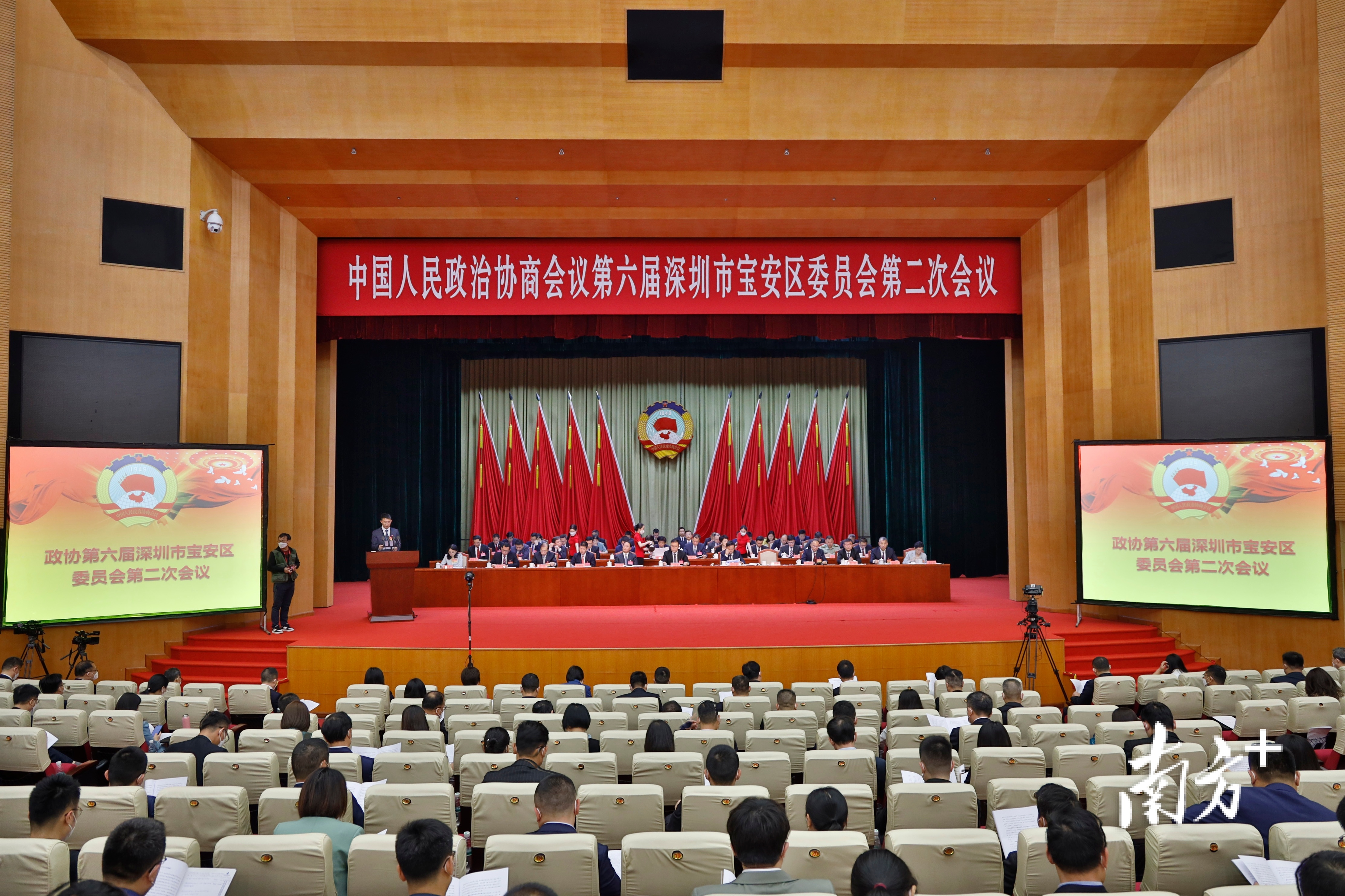 1  南方+ 何俊 拍摄