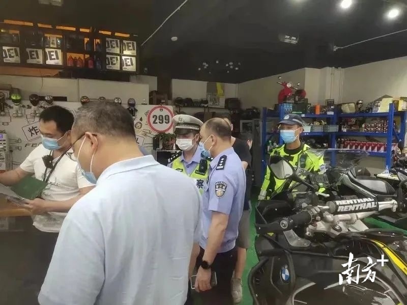 近日,凤岗镇政务服务中心热线小组接市民黄先生通过人民网反映凤岗沿河东一路和凤凰围一路大排量摩托车炸街扰民问题,请求热线协助处理。