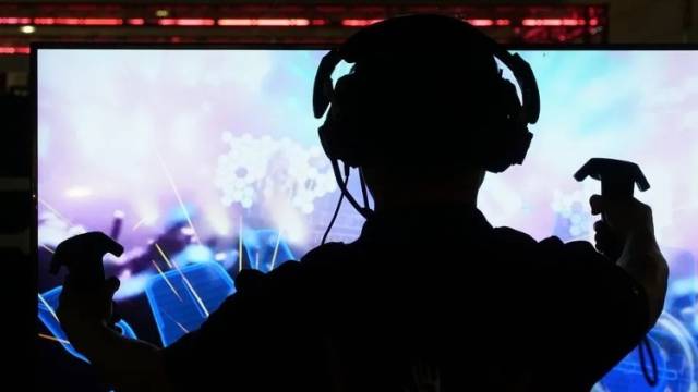 探科技|爷青结！QQ堂今日停运，科技控玩家们的“新欢”是它