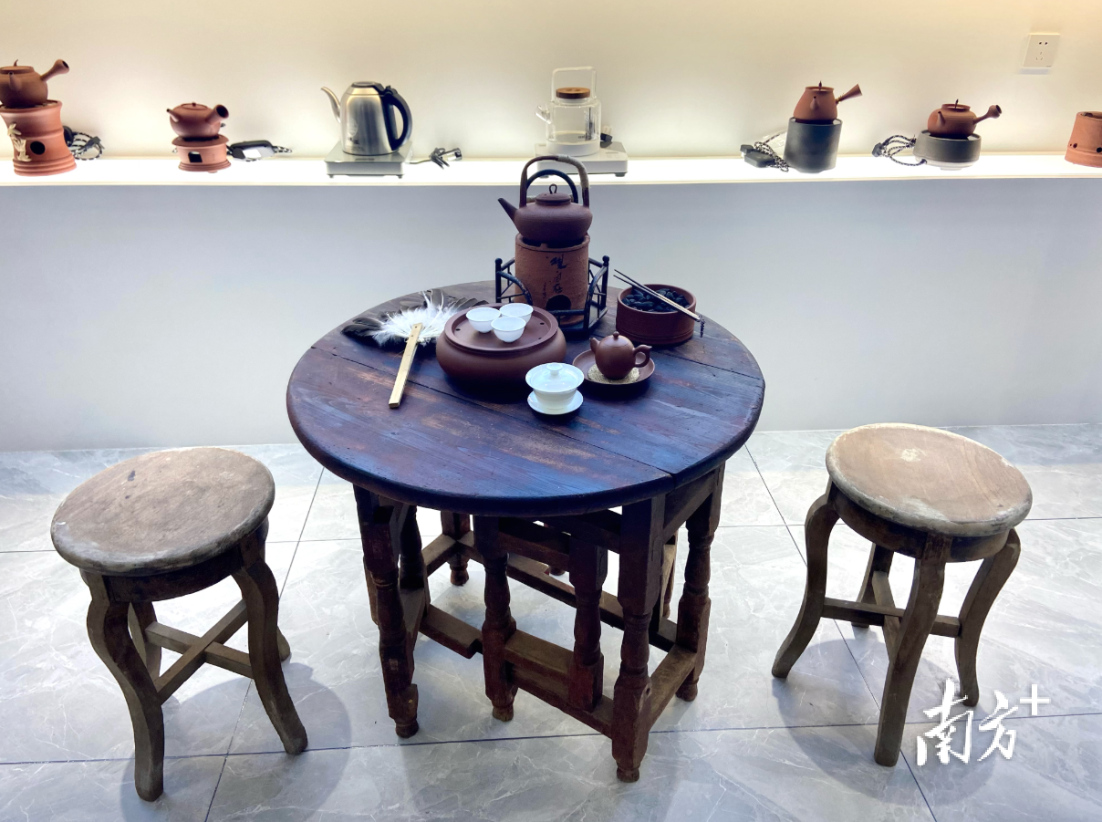  茶器展示。