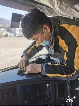 人保财险为承保客户货车安装调试监控设备