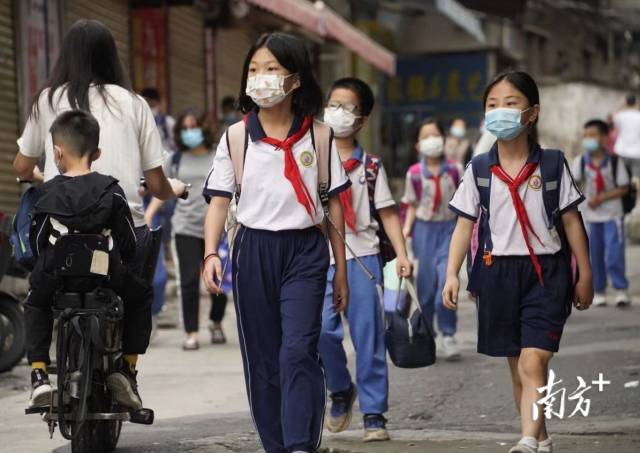 神兽归笼广州小学生复课现场