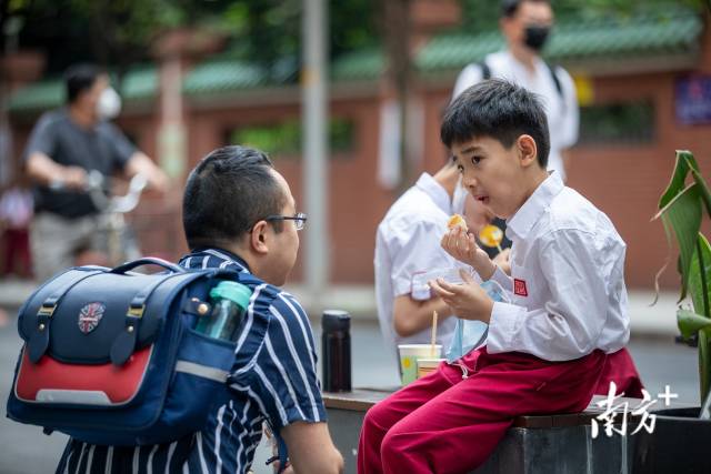 神兽归笼广州小学生复课现场